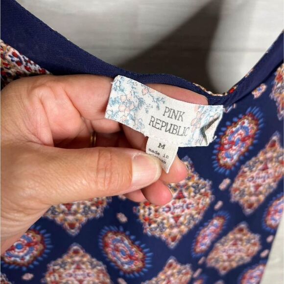 Pink Republic - Picture 2 of 5